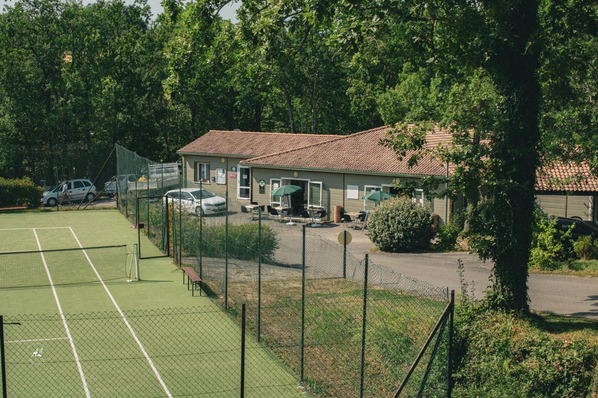 法兰西泰尔阿莫德拉克假日公园 Monclar-de-Quercy 外观 照片