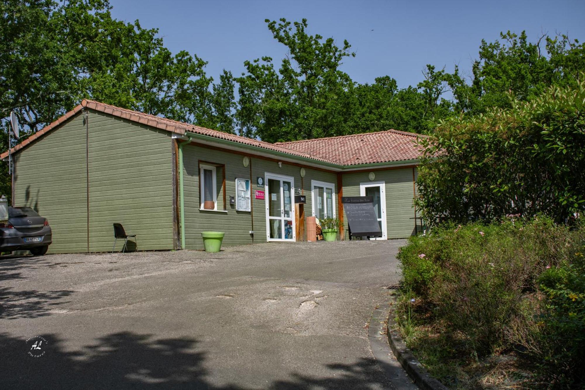 法兰西泰尔阿莫德拉克假日公园 Monclar-de-Quercy 外观 照片