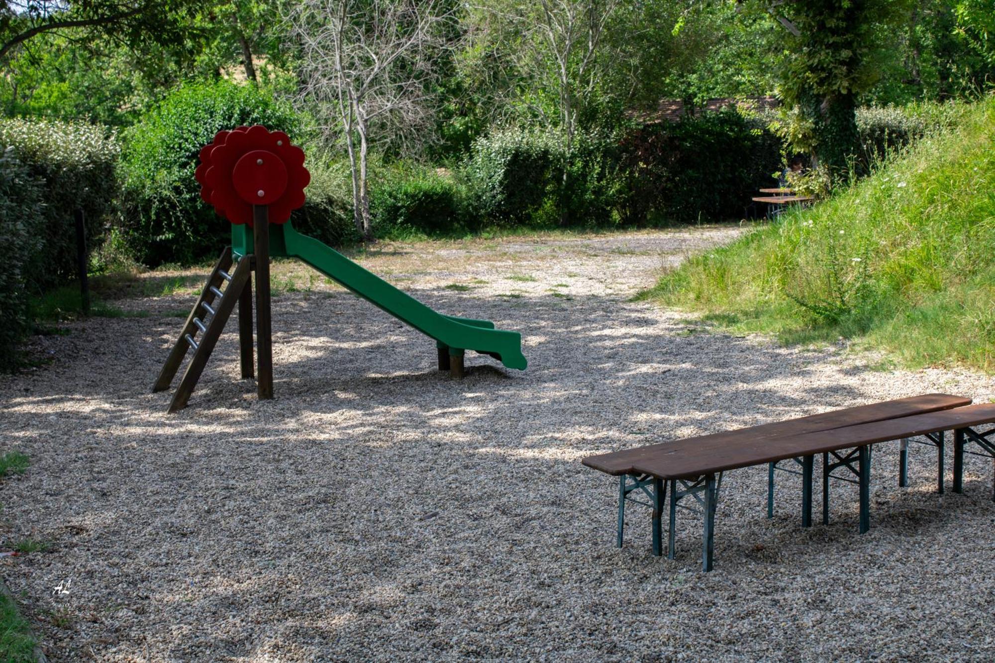 法兰西泰尔阿莫德拉克假日公园 Monclar-de-Quercy 外观 照片